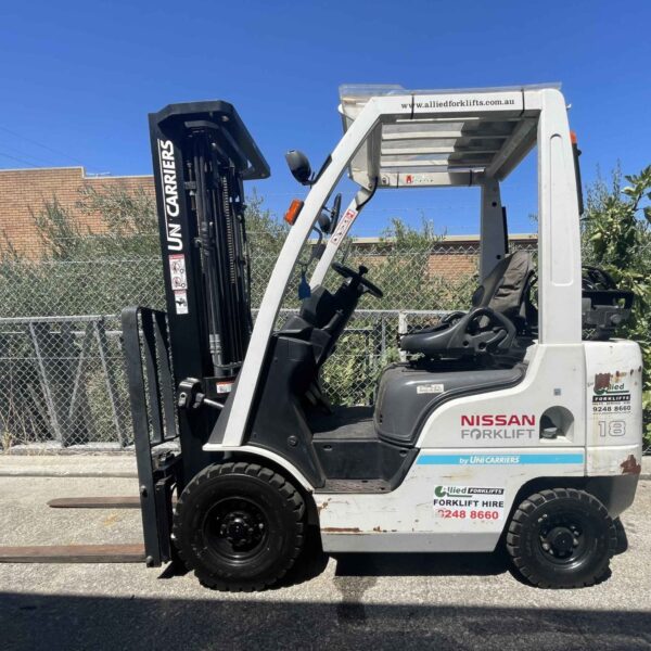 Nissan 1800kg LPG forklift with 4750mm 3 stage mast & sideshift