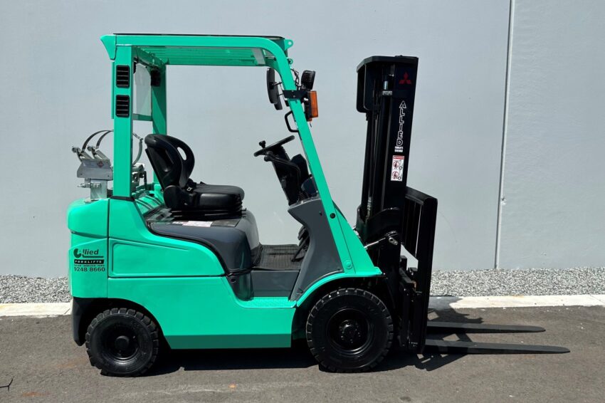 Mitsubishi 1800kg LPG forklift with 3000mm mast and sideshift - Image 5