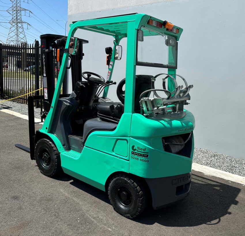 Mitsubishi 1800kg LPG forklift with 3000mm mast and sideshift - Image 3