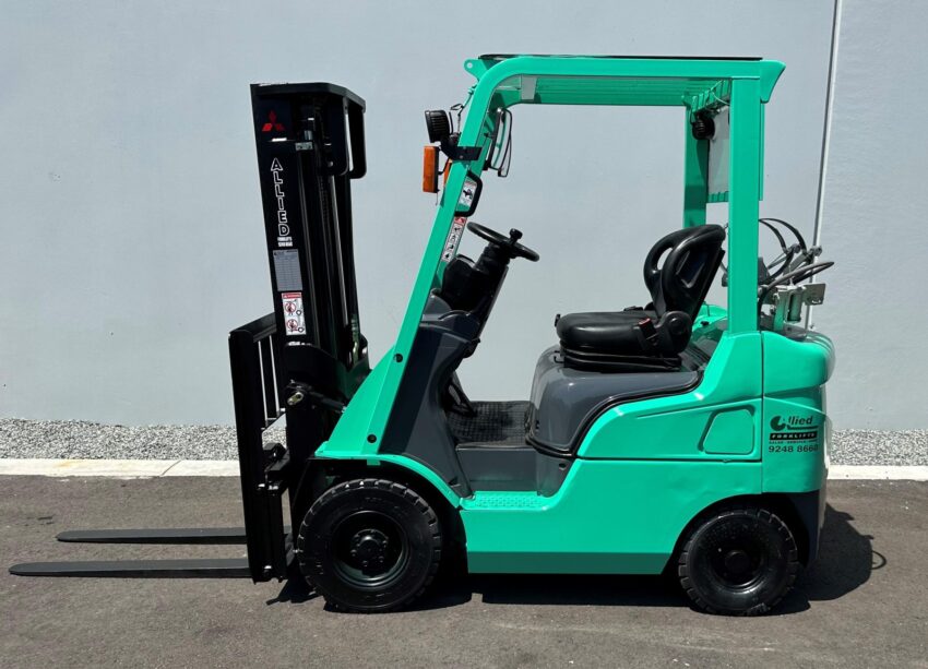 Mitsubishi 1800kg LPG forklift with 3000mm mast and sideshift