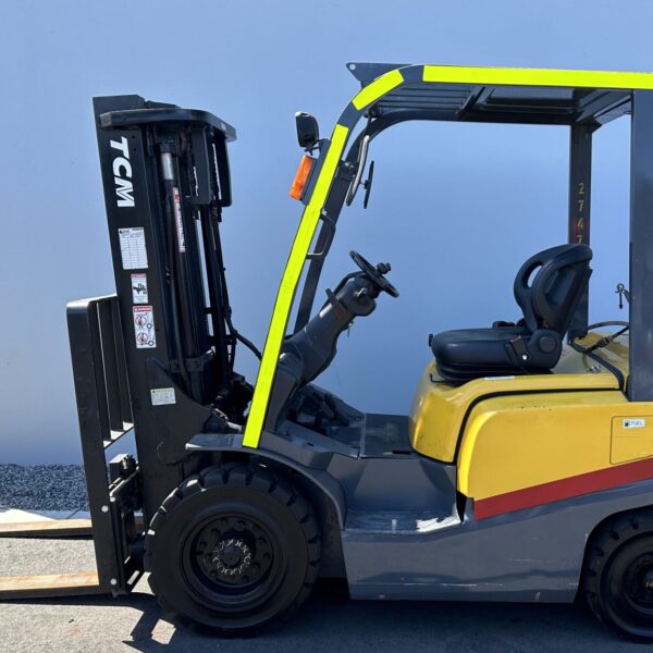 TCM 2500kg LPG with 4350mm three stage mast