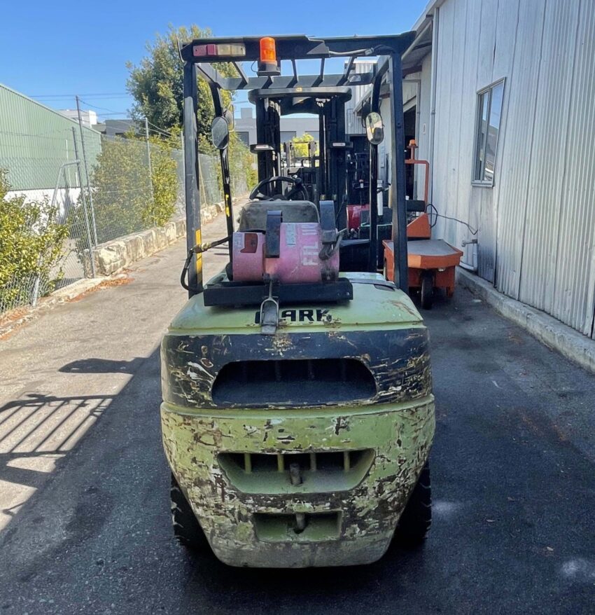 Clark 3500kg capacity LPG forklift with 4620mm 3 stage mast & clamp attachment - Image 6