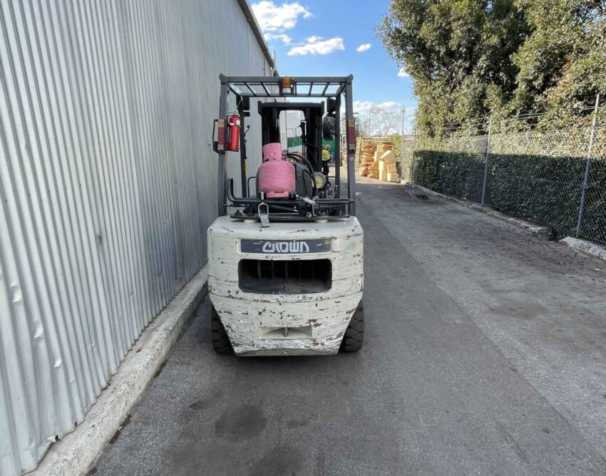 Crown 3000kg LPG forklift with 4730mm 3 stage mast & sideshift - Image 7