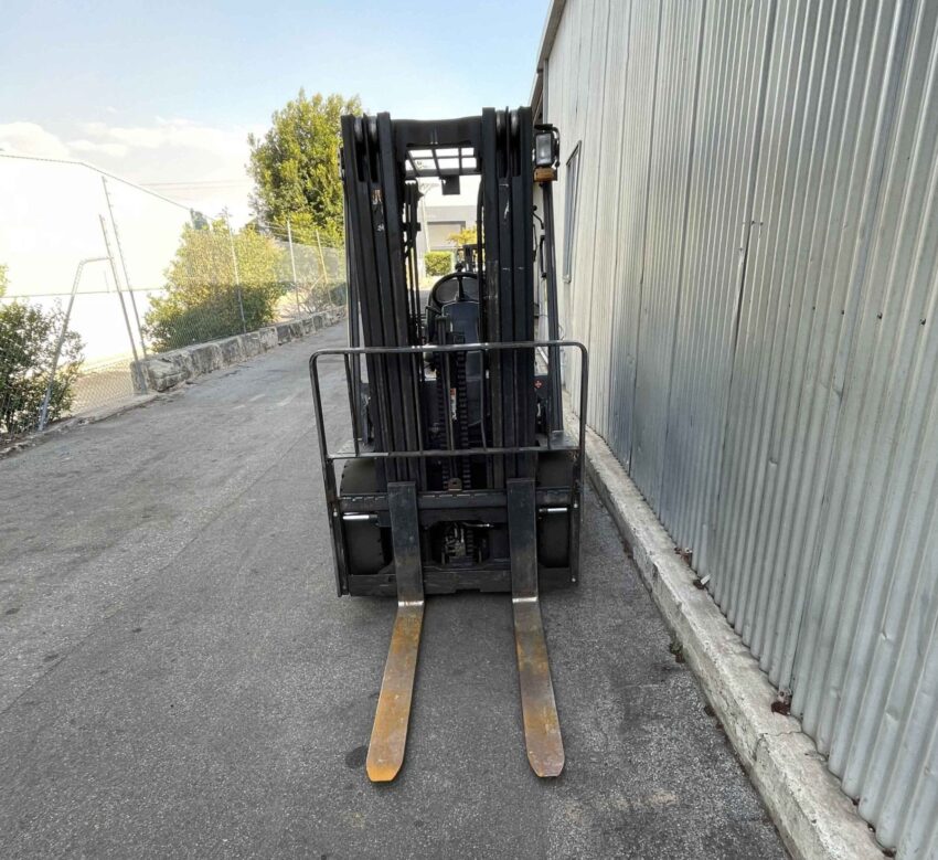 Crown 3000kg LPG forklift with 4730mm 3 stage mast & sideshift - Image 3