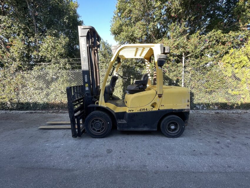 Hyster 4000kg diesel forklift with 4250mm 2 stage mast, sideshift & fork positioner