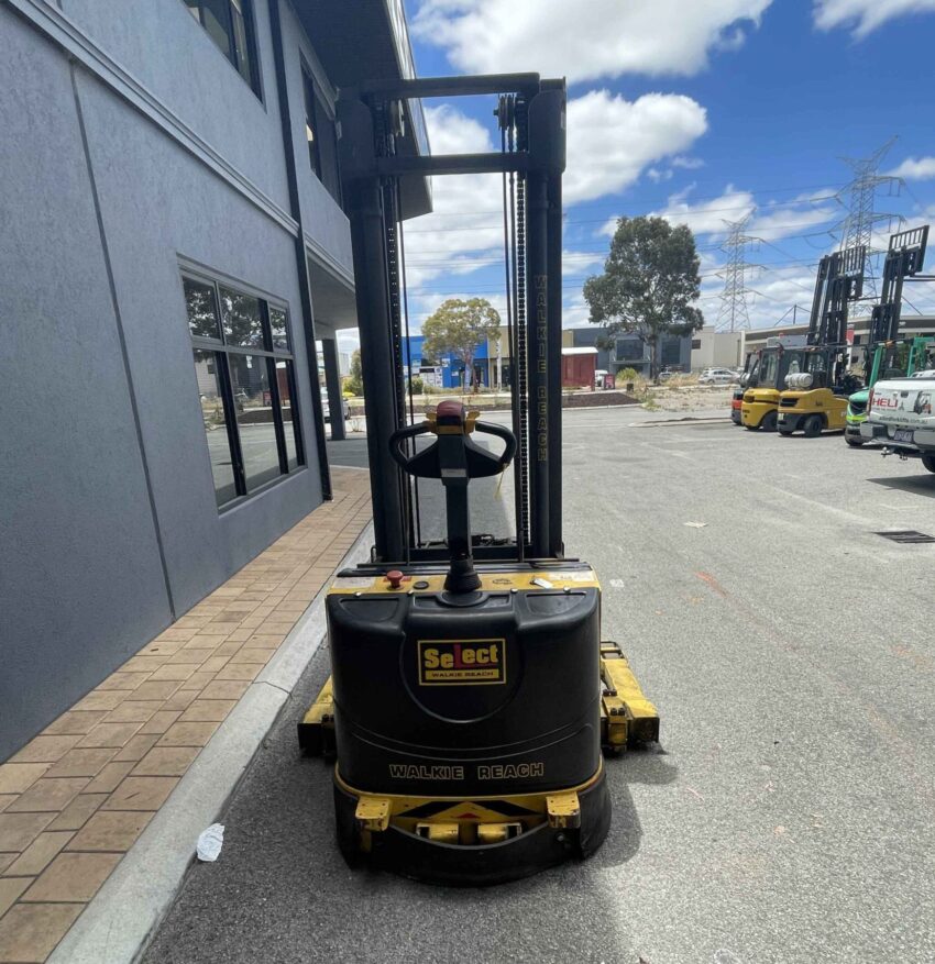 Select battery electric stacker with 1350kg lift capacity & 4m lift height - Image 5