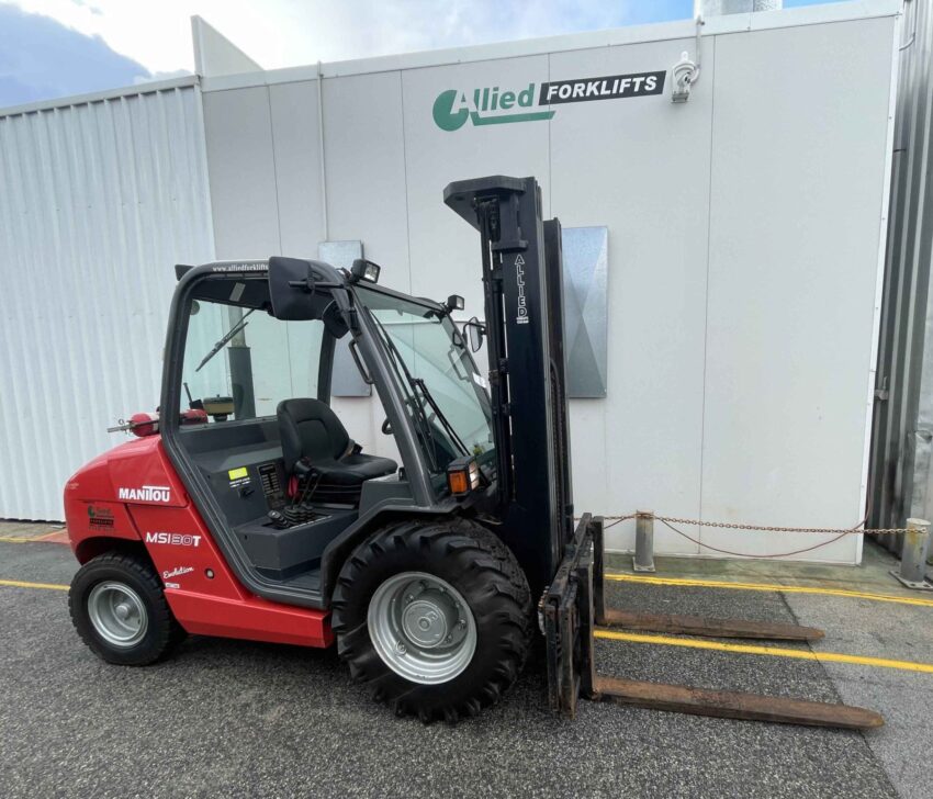 Manitou 3000kg diesel rough terrain forklift with 4700mm 3 stage mast & sideshift - Image 2