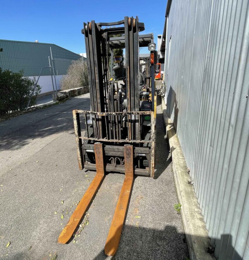 TCM 2500kg LPG forklift with 4800mm 3 stage mast & sideshift - Image 2