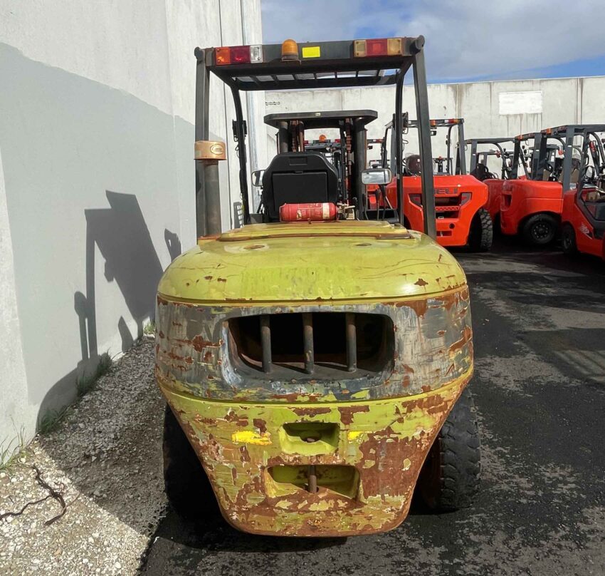 Clark 5000kg capacity diesel forklift with 3 stage mast, sideshift, fork positioner, & fire extinguisher - Image 6