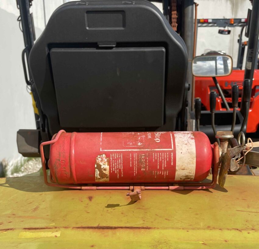 Clark 5000kg capacity diesel forklift with 3 stage mast, sideshift, fork positioner, & fire extinguisher - Image 2