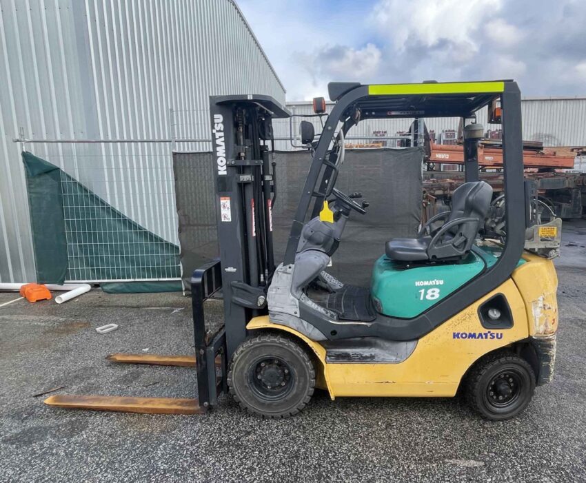 Komatsu 1800kg LPG forklift with 4300mm 3-stage mast & sideshift - Image 8