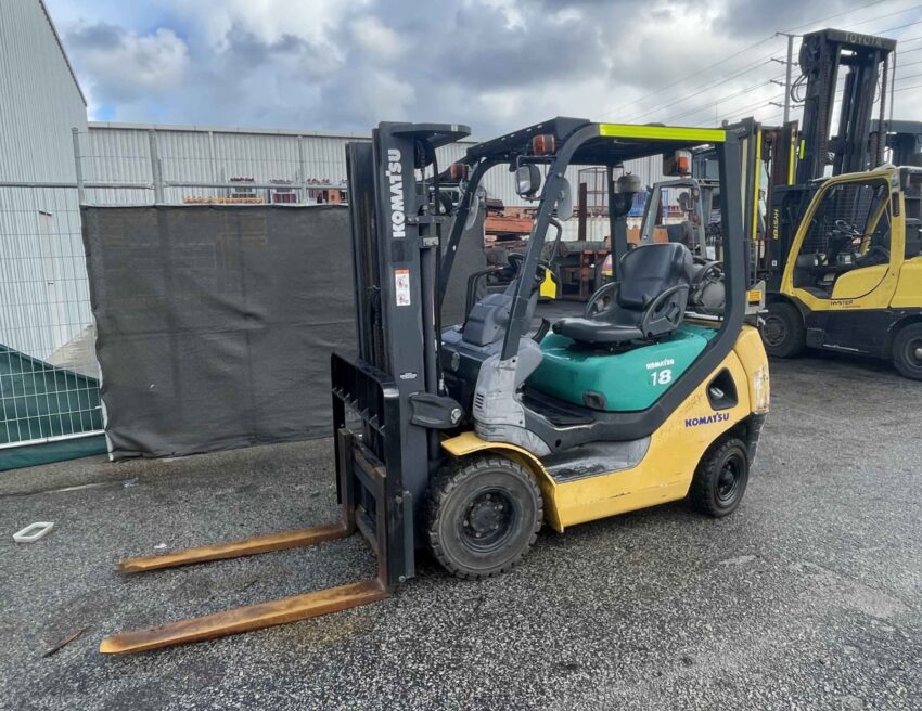 Komatsu 1800kg LPG forklift with 4300mm 3-stage mast & sideshift