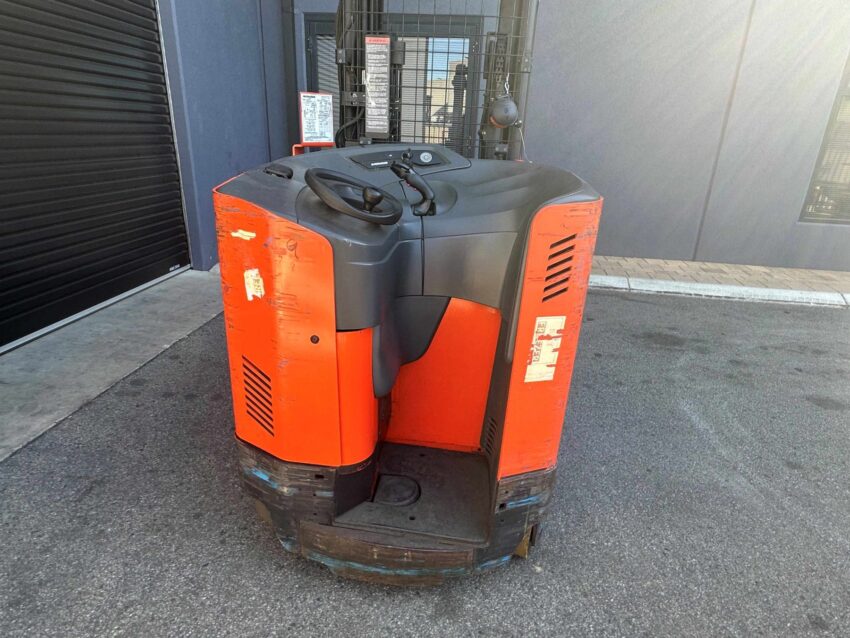 Toyota / Raymond 730-DR30TT pantograph battery electric reach truck. 2020 model. - Image 2