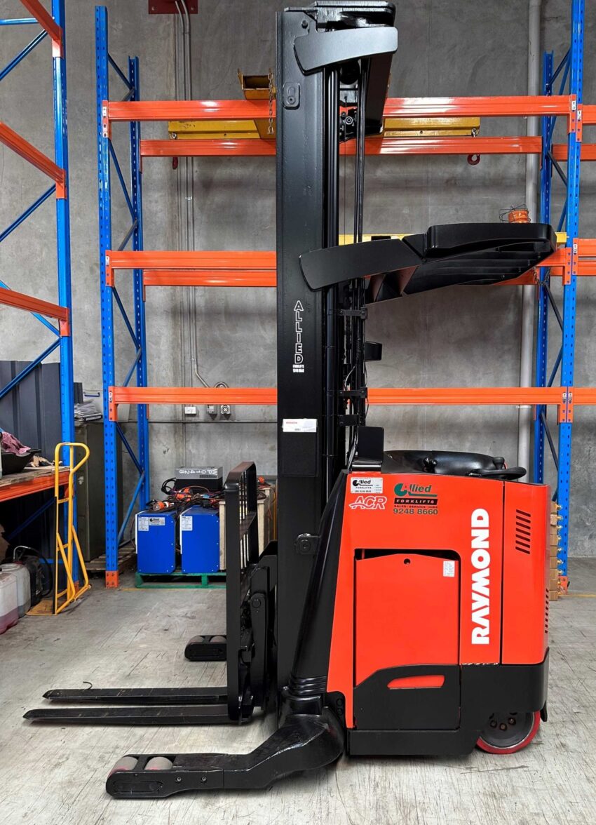 Raymond 1600kg battery electric reach truck with 7645mm mast