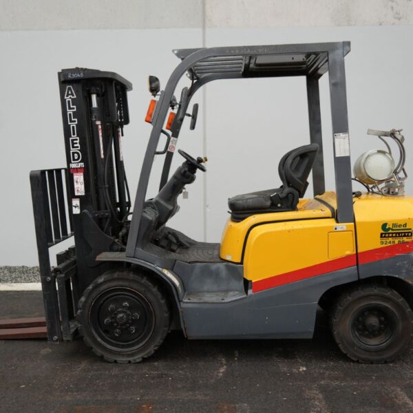TCM 2500kg LPG forklift with 4350mm three stage mast and sideshift