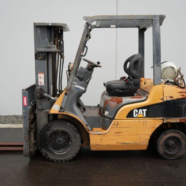 CAT 2500Kg Forklift with 3 Stage Mast