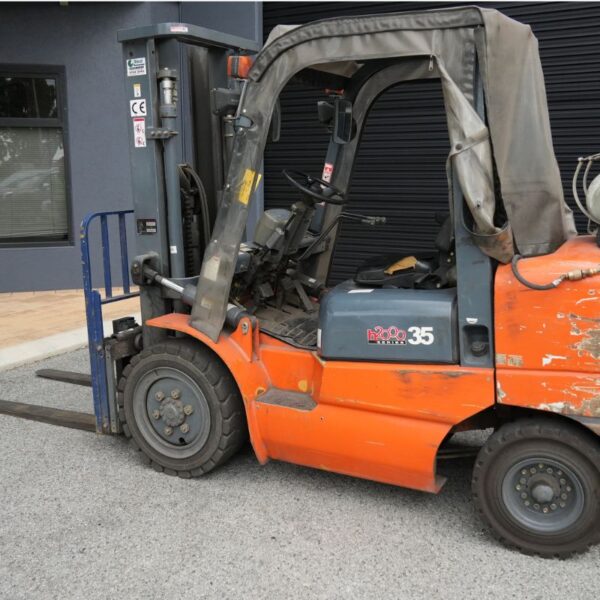 Heli 3500Kg LPG Forklift with 2 stage Mast 4500mm