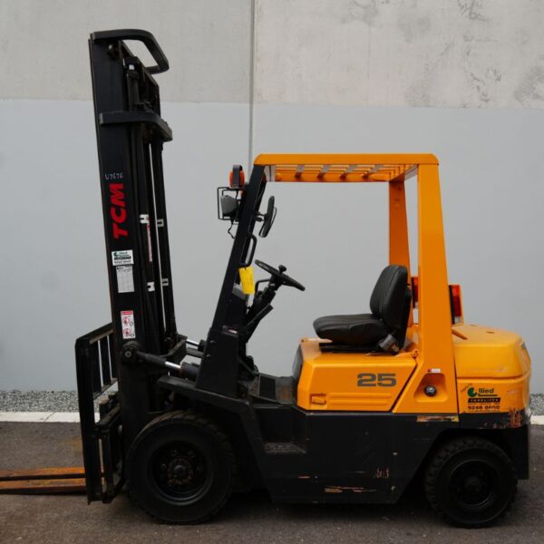 TCM 2500 Kg Petrol Forklift