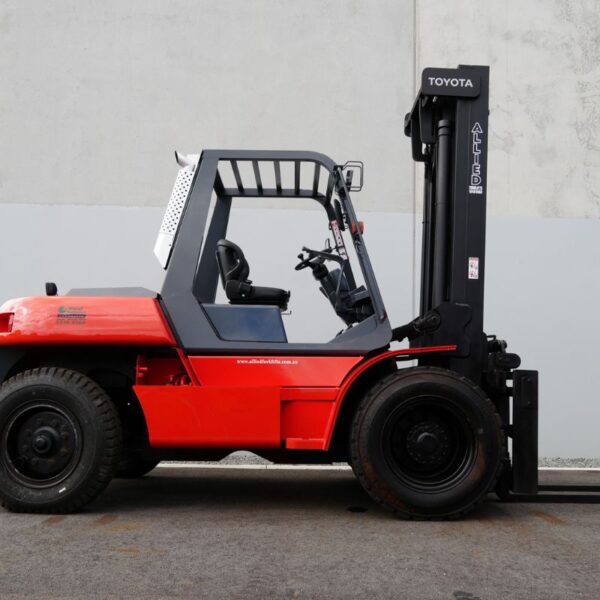 Toyota 8000kg Diesel forklift with 2 stage mast Sideshift & Fork Positioning