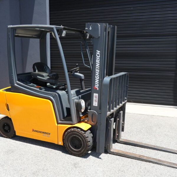 Jungheinrich Electric 2 ton forklift with 4500mm 3 stage container mast