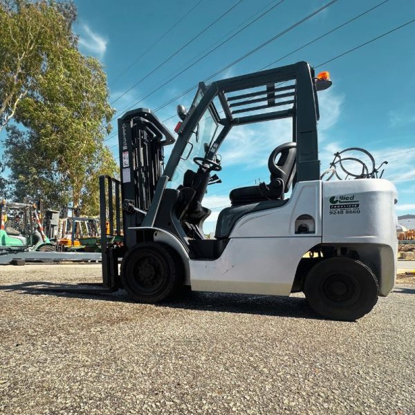 Nissan 2500kg LPG Forklift with 4750mm 3 Stage Mast
