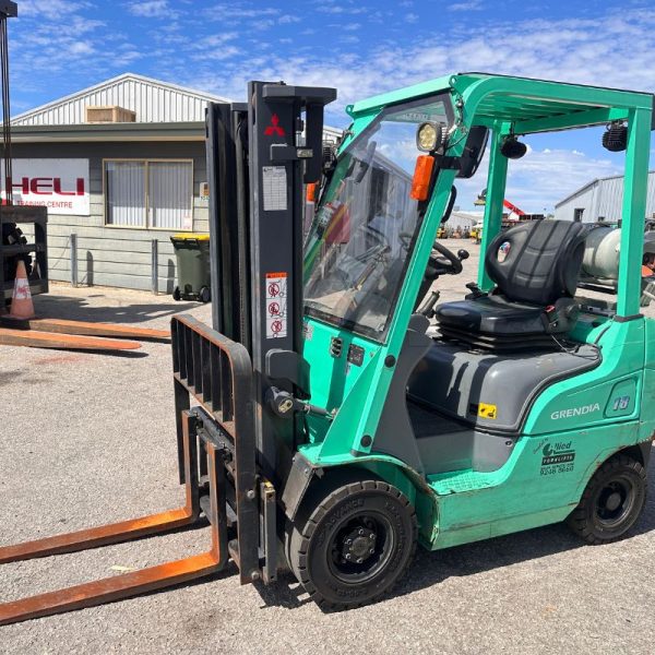 Mitsubishi 1800kg LPG Forklift with 3000mm mast and sideshift