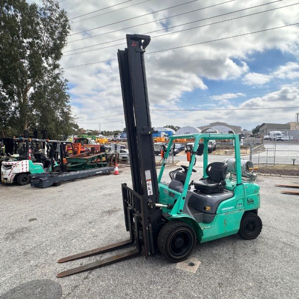 Mitsubishi 3000kg LPG Forklift with 6000mm Mast