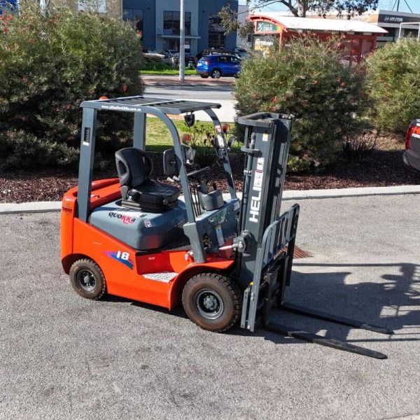 HELI QUOKKA 1.8T DIESEL FORKLIFT – SIDE SHIFT – PNEUMATIC TYRES