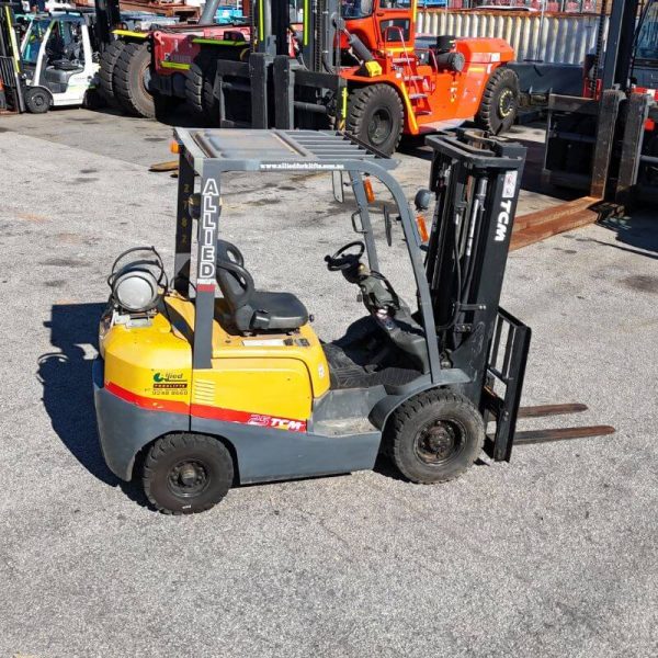 TCM 2500kg LPG forklift with 4350mm three stage mast and sideshift