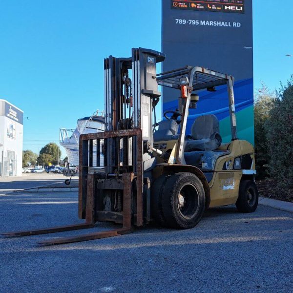 CAT 3000Kg Forklift with 3 Stage Mast