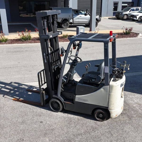 Crown 1800kg LPG with 6000mm three stage mast -Rare High Lifter